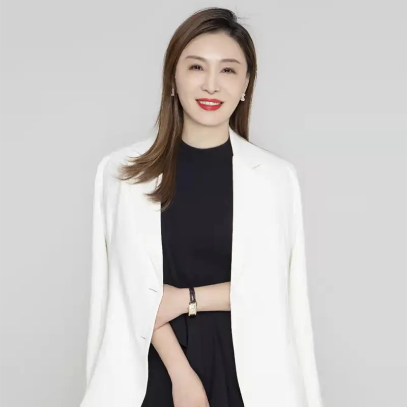 Генеральный директор BINOCK Мэри