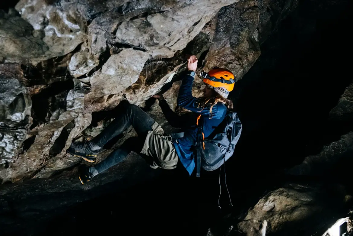 Кемпинг в спелеологии с ночными очками