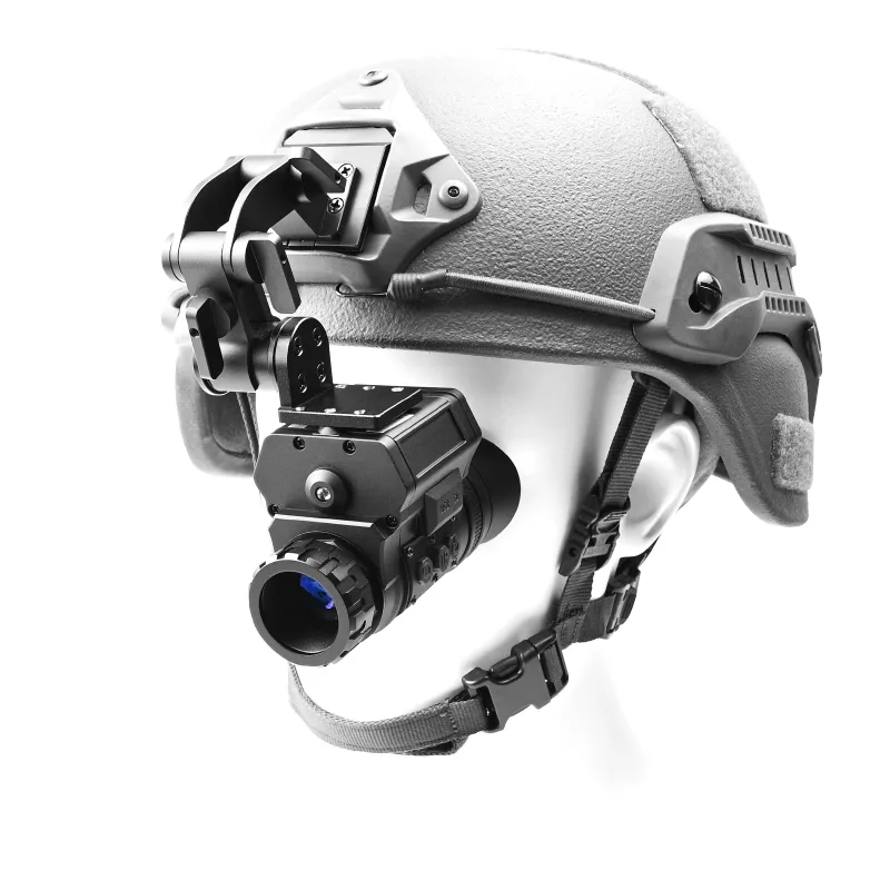 Монокуляр ночного видения Binock Model NVG50 с шлемом на белом фоне