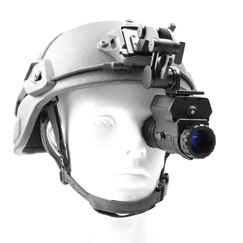 Монокуляр ночного видения Binock Model NVG50 с шлемом на белом фоне