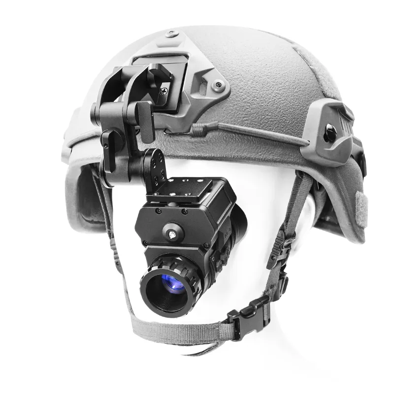 Монокуляр ночного видения Binock Model NVG50 с шлемом на белом фоне