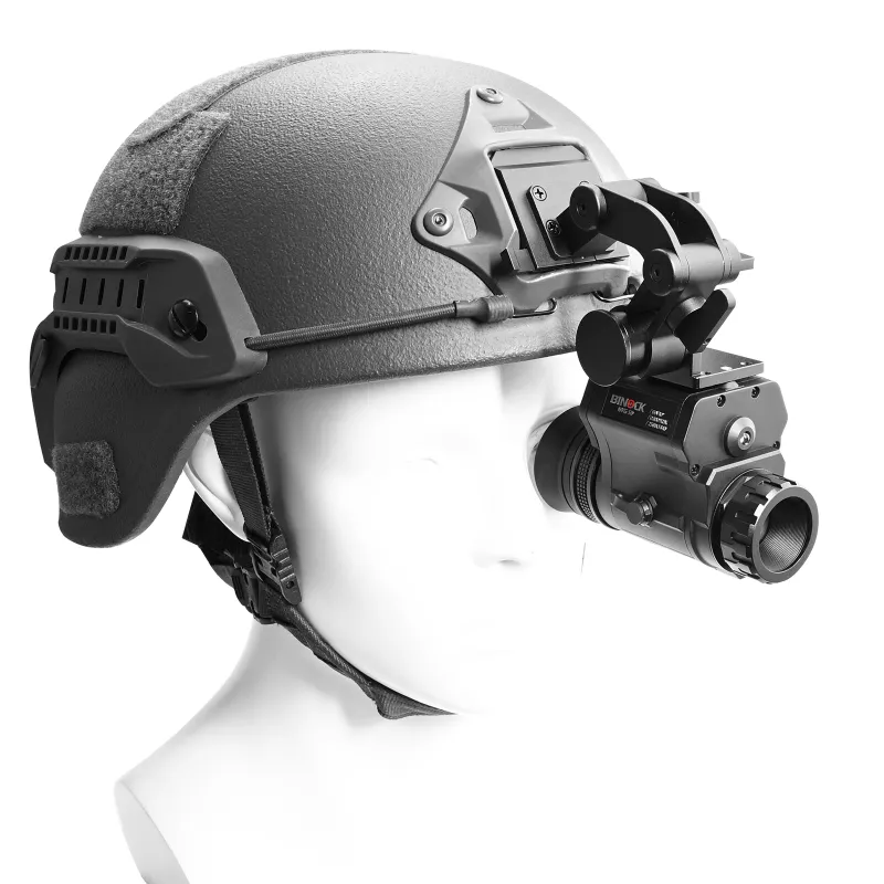 Монокуляр ночного видения Binock Model NVG50 с шлемом на белом фоне