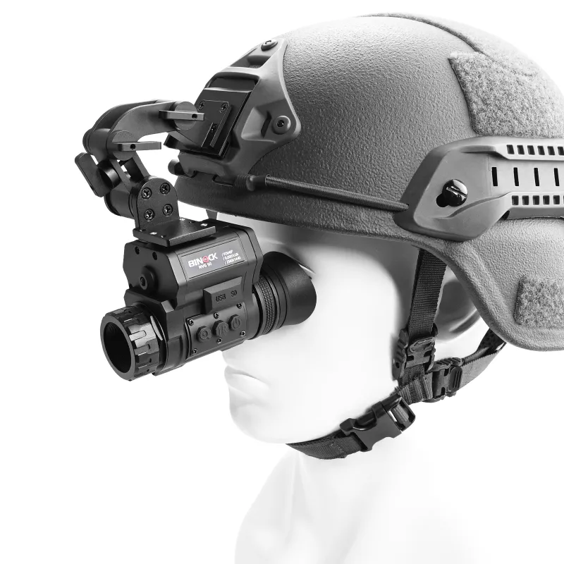 Монокуляр ночного видения Binock Model NVG50 с шлемом на белом фоне